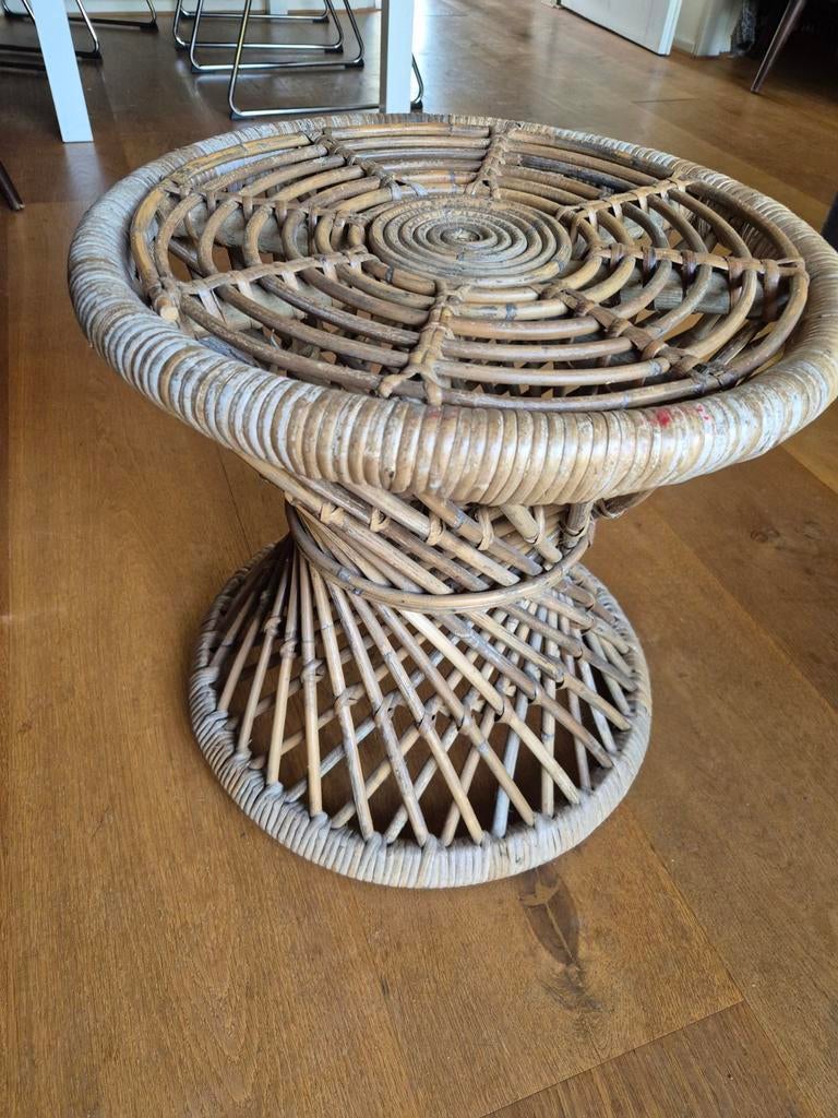 Vintage rotan bijzettafel/krukje, Huis en Inrichting, Tafels | Bijzettafels, Gebruikt, Rond, Minder dan 45 cm, Minder dan 55 cm
