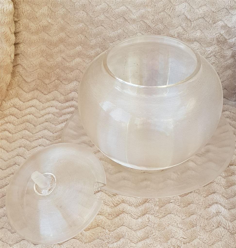 Bowl kom, onderschotel en deksel. Draadglas., Ophalen of Verzenden