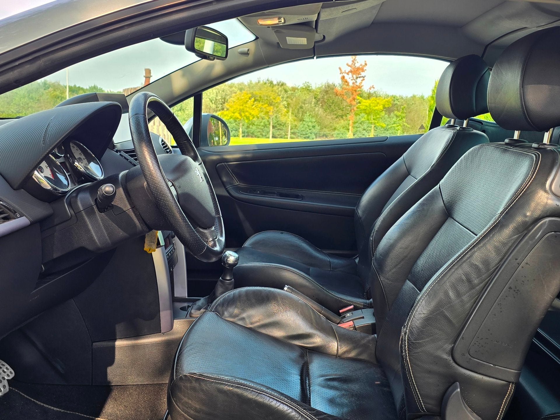 Peugeot 207 CC 1.6-16V T Sport AIRCO/leer, Voorwielaandrijving, Gebruikt, 4 cilinders, 4 stoelen