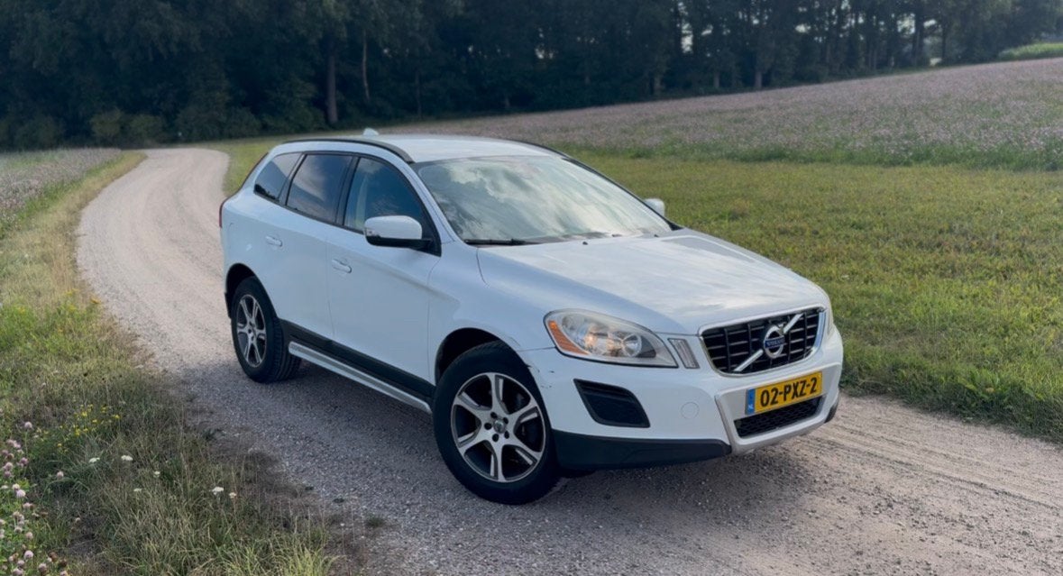 Volvo XC60 3.2 AWD | 243PK | Automaat | Trekhaak | Luxe, Automaat, Stof, 1800 kg, Zwart