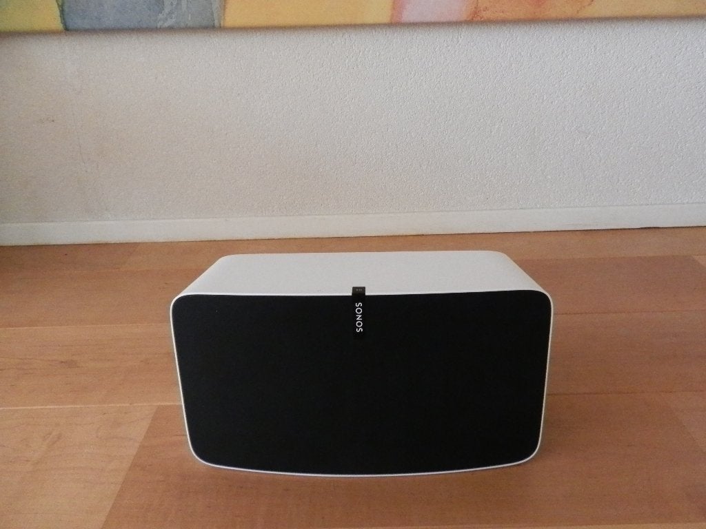 Sonos Play 5 gen. 2 (wit), op Flexson standaard., Audio, Tv en Foto, Luidsprekers, Ophalen, Stereo speakers, Inclusief kabels