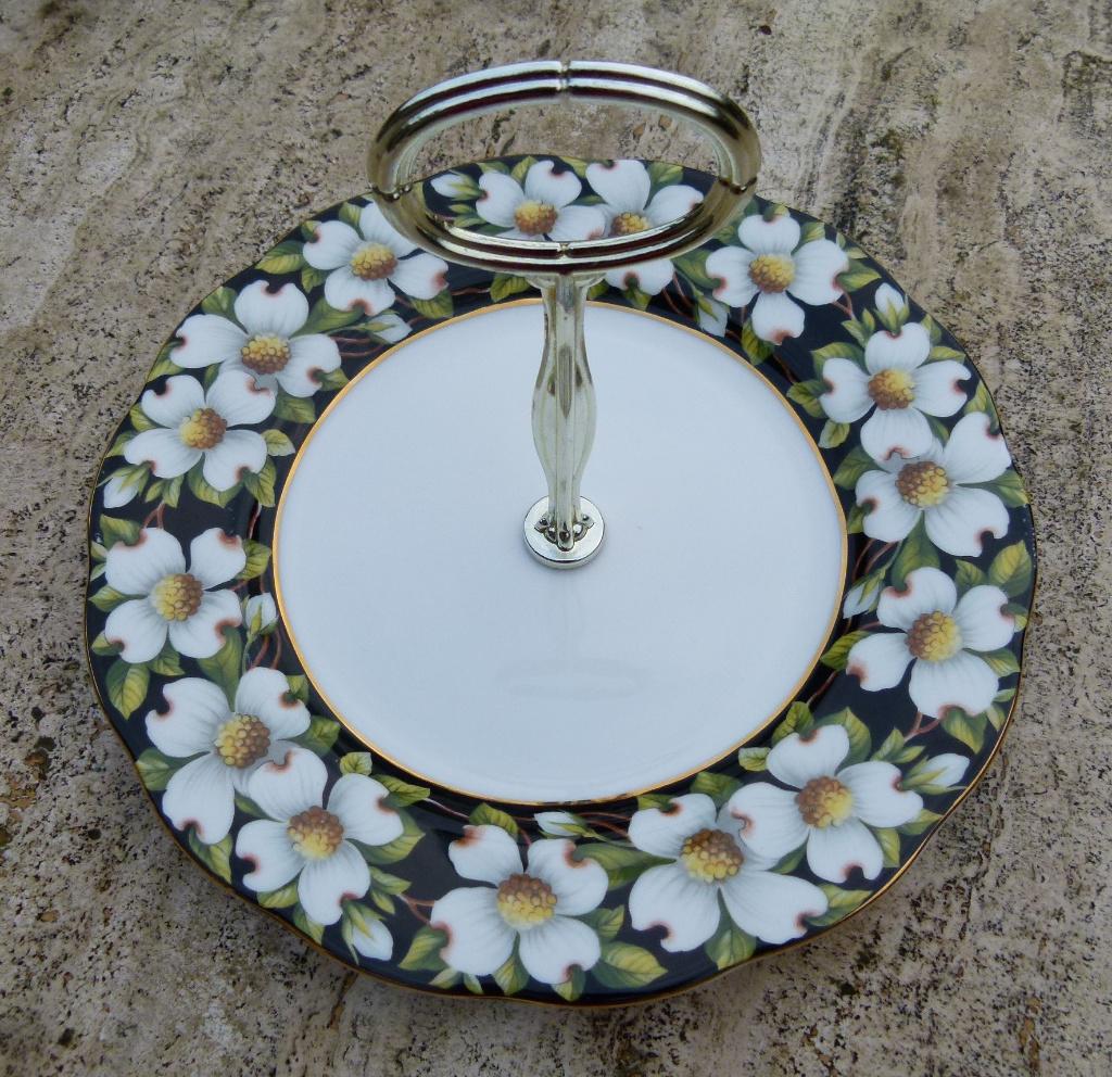 Royal Albert DOGWOOD Provincial Flowers 1975 VoorjaarServeer, Nieuw, Ophalen of Verzenden, Bord(en), Wedgwood