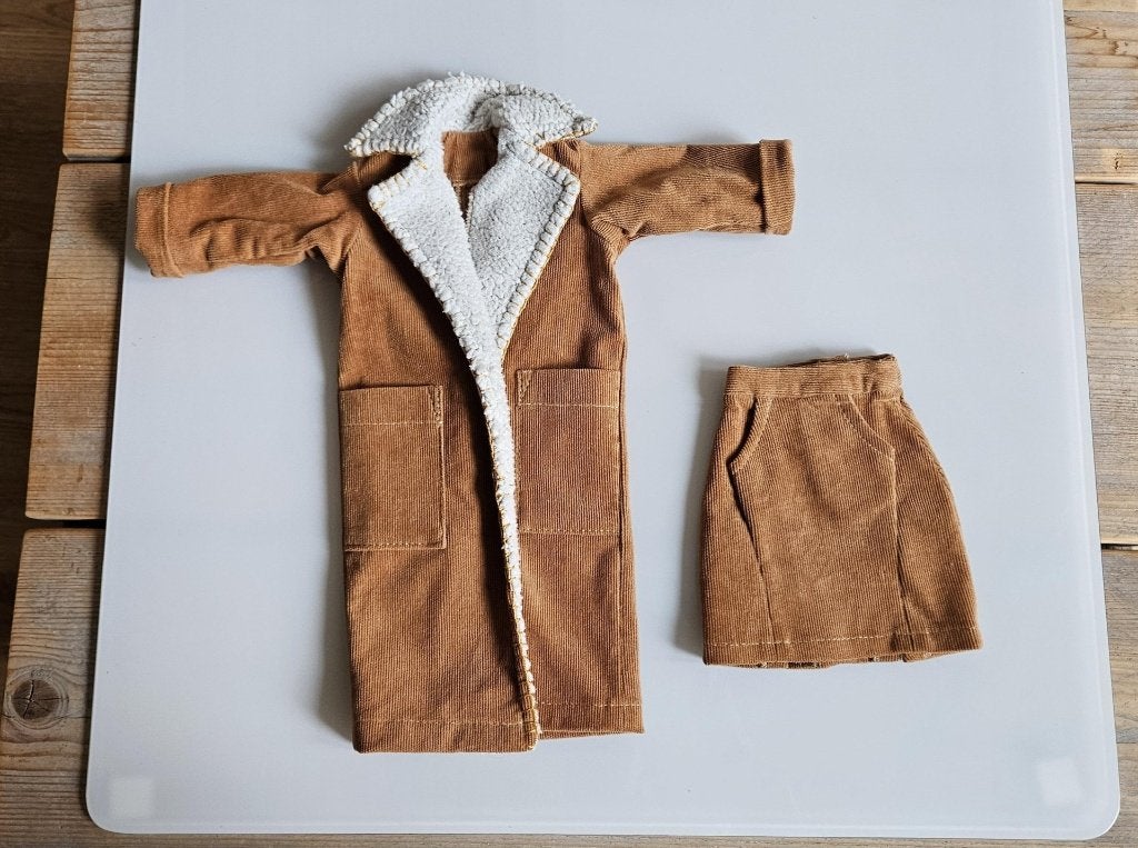 ZGAN Corduroy Twinset voor Tilda, Verzamelen, Poppen, Ophalen of Verzenden, Zo goed als nieuw, Kleertjes