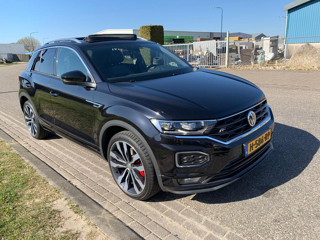 Volkswagen T-Roc 1.5 TSI 3x R-line, Pano, Digital, 19 inch, Auto's, Volkswagen, 1498 cc, Lichtsensor, 4 cilinders, Zwart