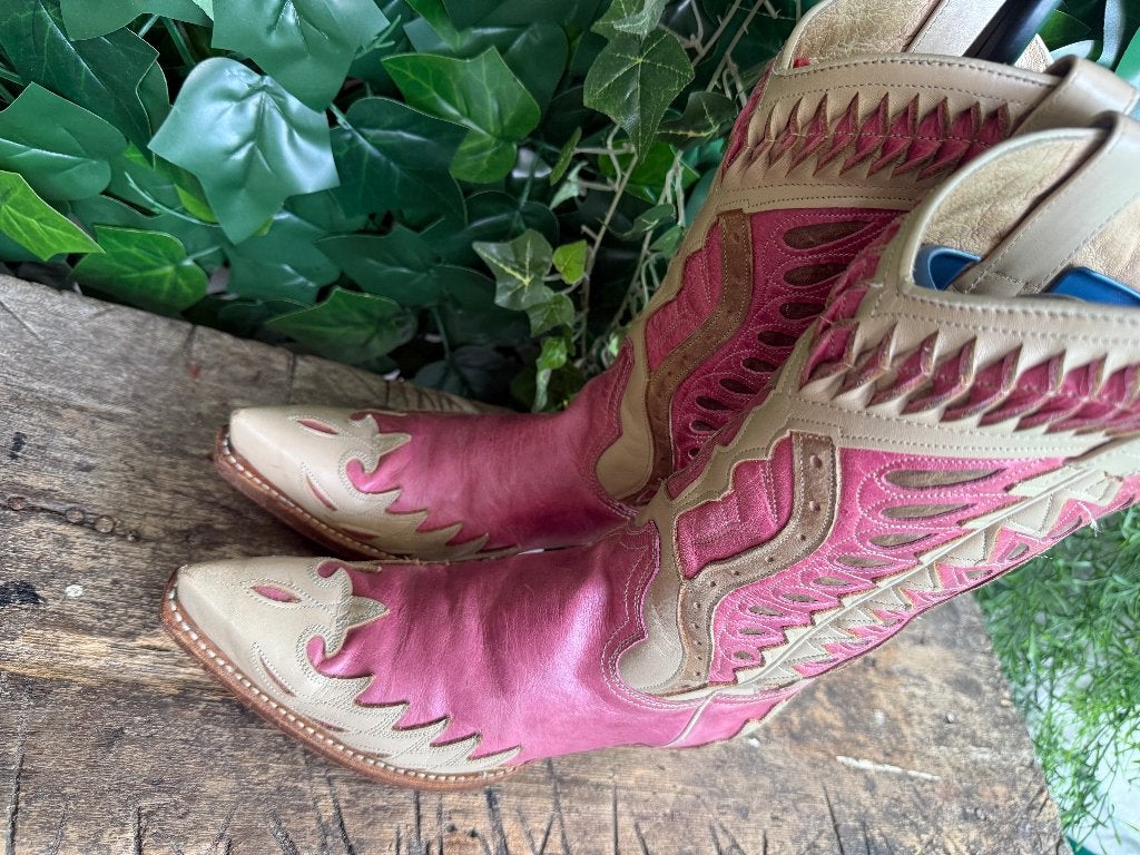 prachtige bijna Nieuwe laarzen van Sendra maat 38, Kleding | Dames, Schoenen, Ophalen of Verzenden, Zo goed als nieuw, Roze, Sendra
