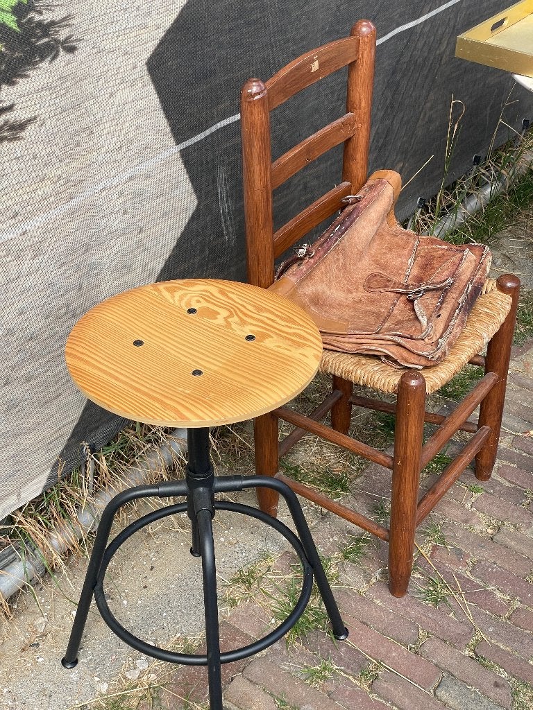 Adjustable Wooden stool, Ophalen, In hoogte verstelbaar, Zo goed als nieuw, Hout
