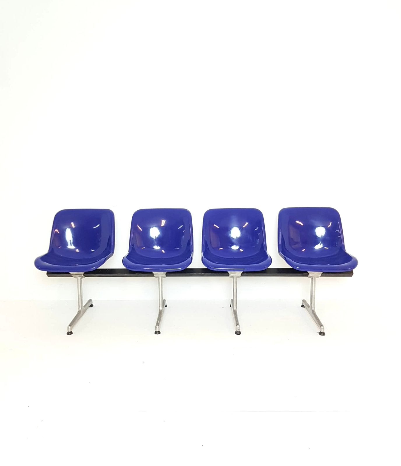 Artifort wachtkamer bankje blauw kunststof stoelen, Kunststof, Twee, Blauw, Ophalen of Verzenden