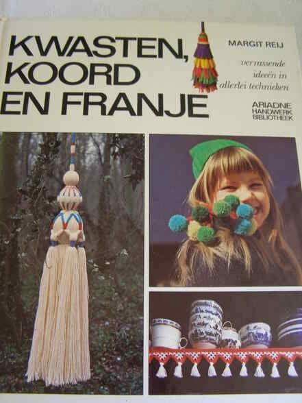 Boek kwasten, koord en franje, Boeken, Ophalen of Verzenden, Gelezen, Overige onderwerpen