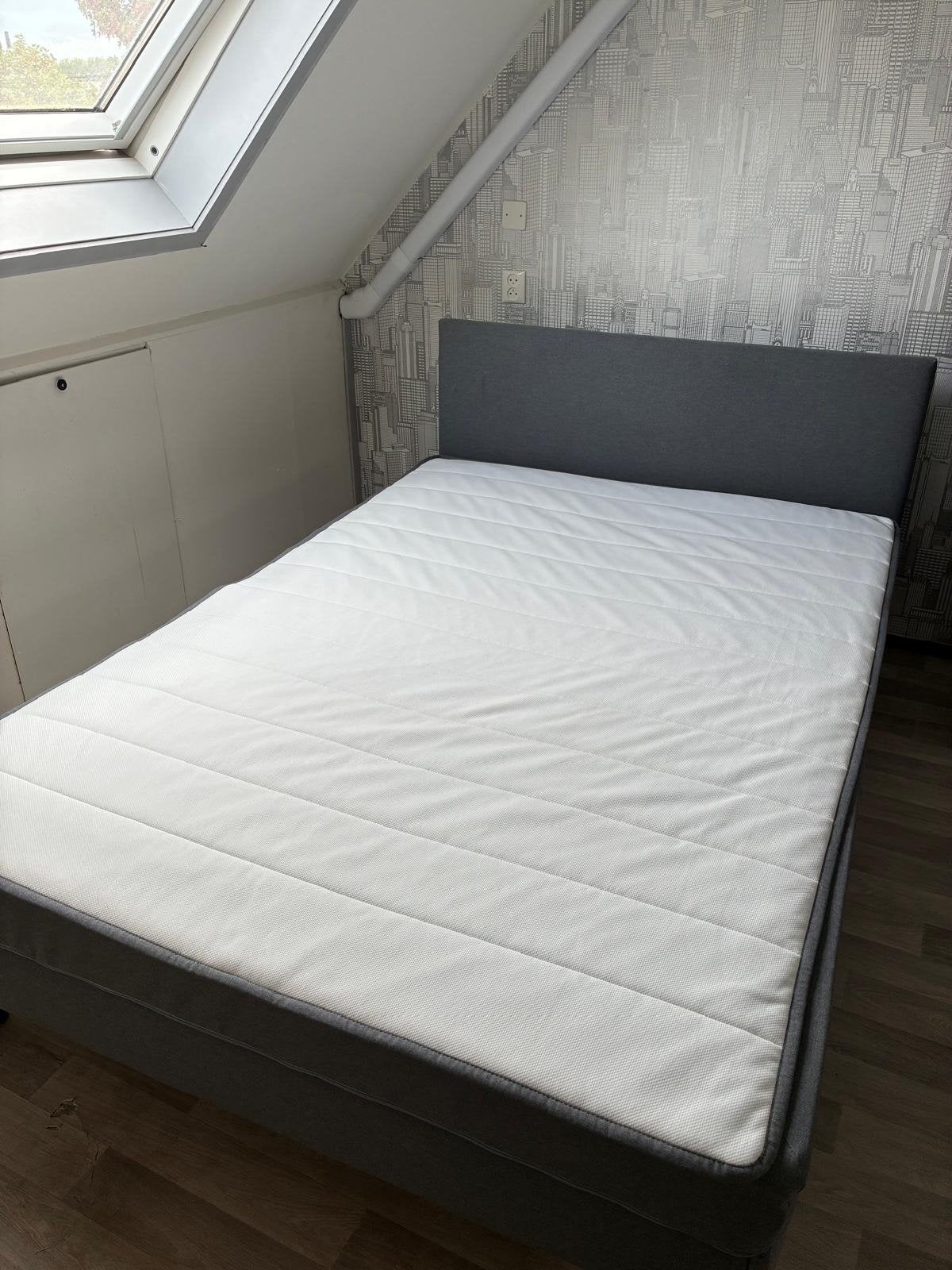 Tweepersoonsbed met matras en lattenbodem - IKEA SABOVIK, Ophalen, Tweepersoons, 140 cm, Zo goed als nieuw
