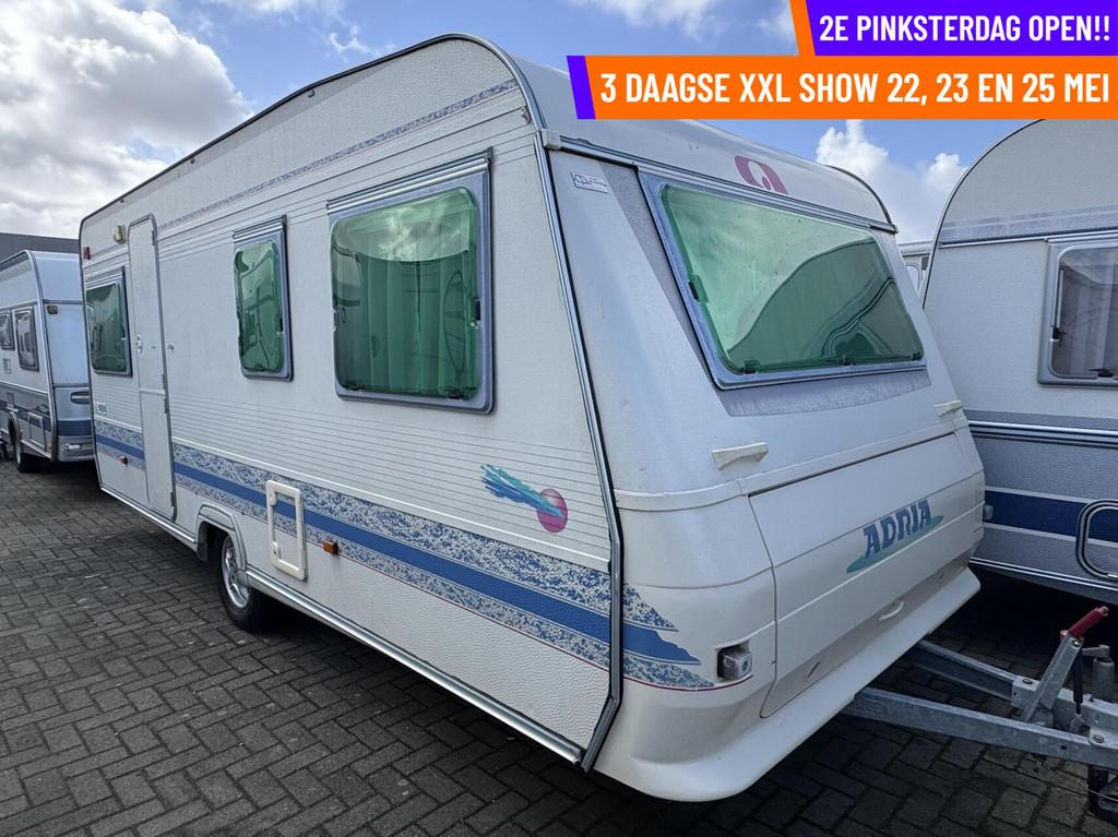 Adria - HEMELVAART OPEN! RUIM 200 CARAVANS OP VOORRAAD, Caravans en Kamperen, Serviceluik, Rondzit, Bedrijf, 750 - 1000 kg