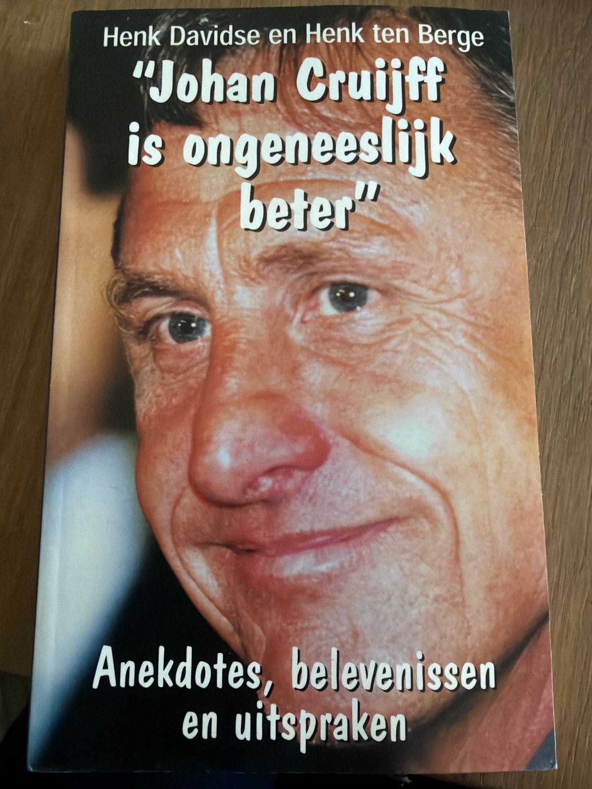 HKR.  H. ten Berge - Johan Cruijff is ongeneeslijk beter, Ophalen of Verzenden, Zo goed als nieuw, H. ten Berge; H. Davidse, Balsport