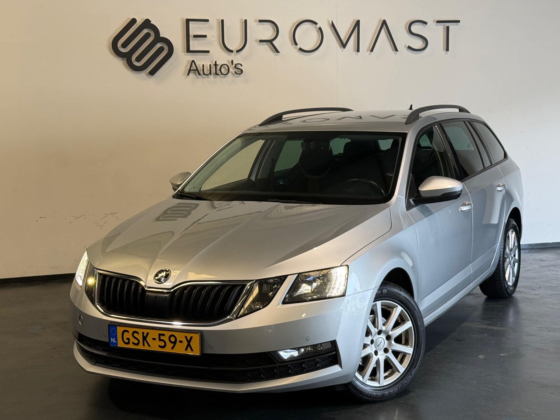 Skoda Octavia Combi 1.6 TDI Greentech Style Automaat Cruise, Stof, Gebruikt, Euro 6, 116 pk