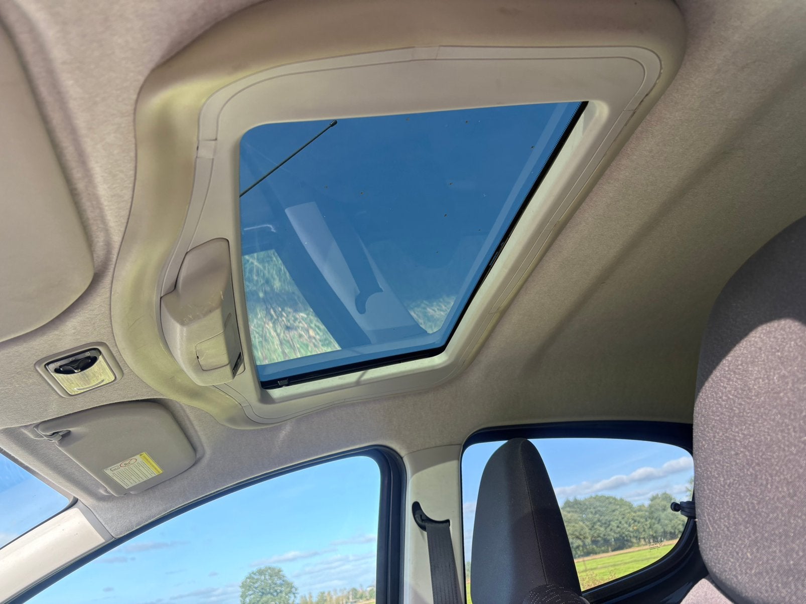 Peugeot 107 Panoramadak! Carplay! Airco! Nieuwe APK! Lm Velg, Auto's, Voorwielaandrijving, Euro 5, Zwart, 4 stoelen