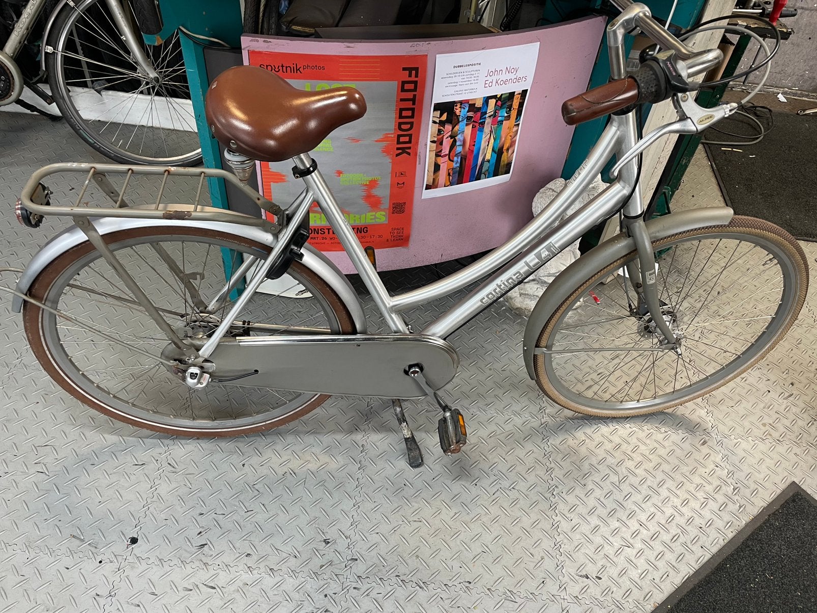 Cortina u4 Transporter 28 inch damesfiets 3 versnellingen, Fietsen en Brommers, Fietsen | Dames | Omafietsen, 56 cm of meer, Ophalen