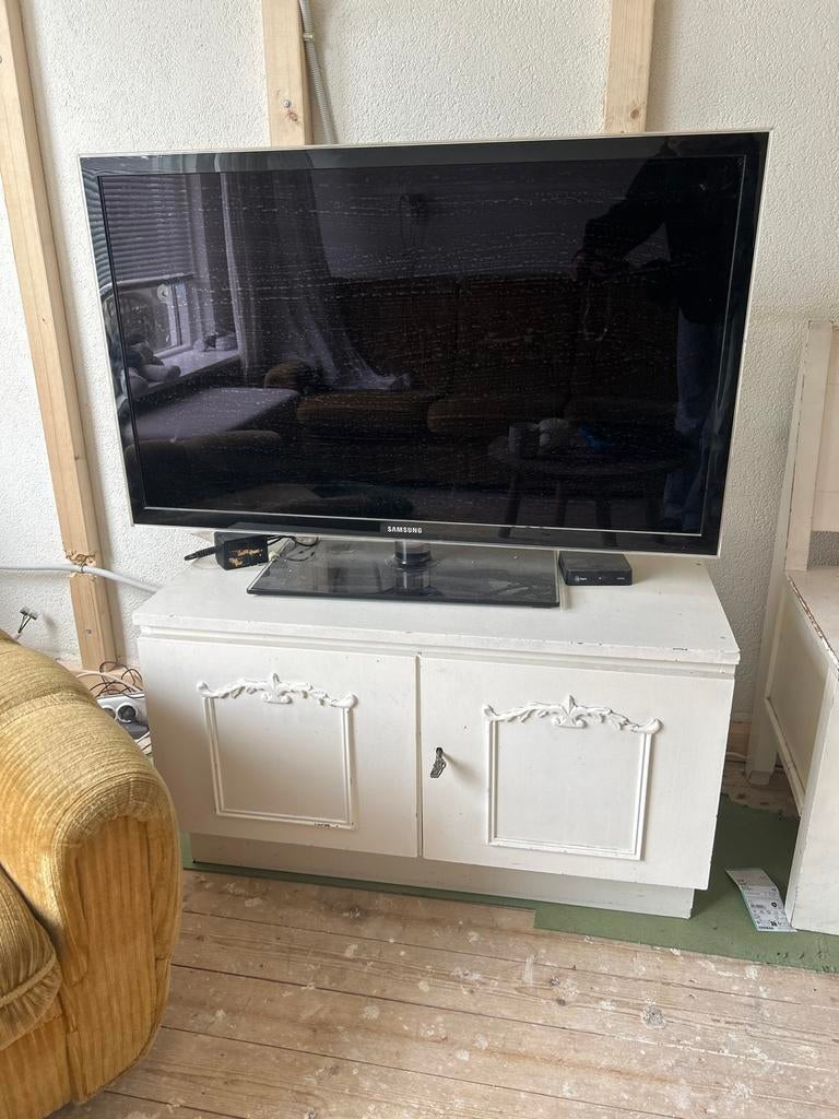 GRATIS Vintage antiek dressoir / tv meubel, Antiek en Kunst, Antiek | Meubels | Kasten, Ophalen
