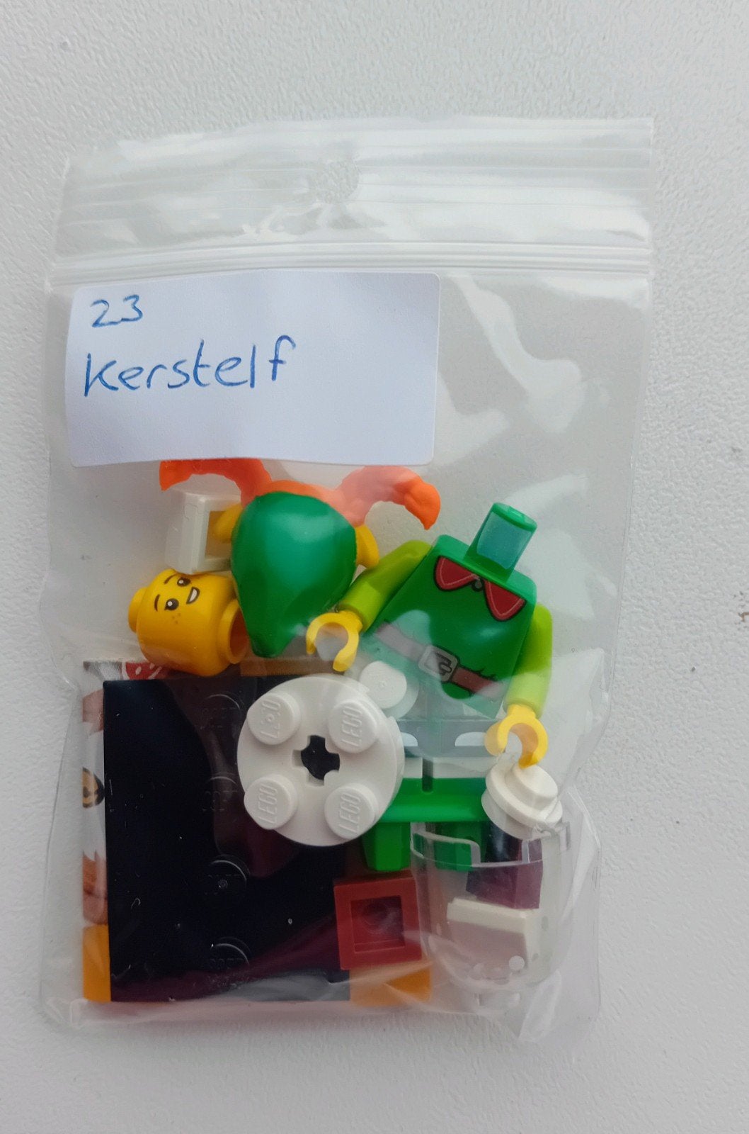 Lego minifiguur Kerstelf nieuw, CMF 23, Lego Kerst, Lego, Nieuw, Ophalen of Verzenden, Minifiguur