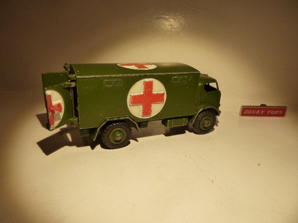 DINKY TOYS   nr. 626     MILITARY AMBULANCE, Ophalen of Verzenden, Zo goed als nieuw, Bus of Vrachtwagen, Dinky Toys