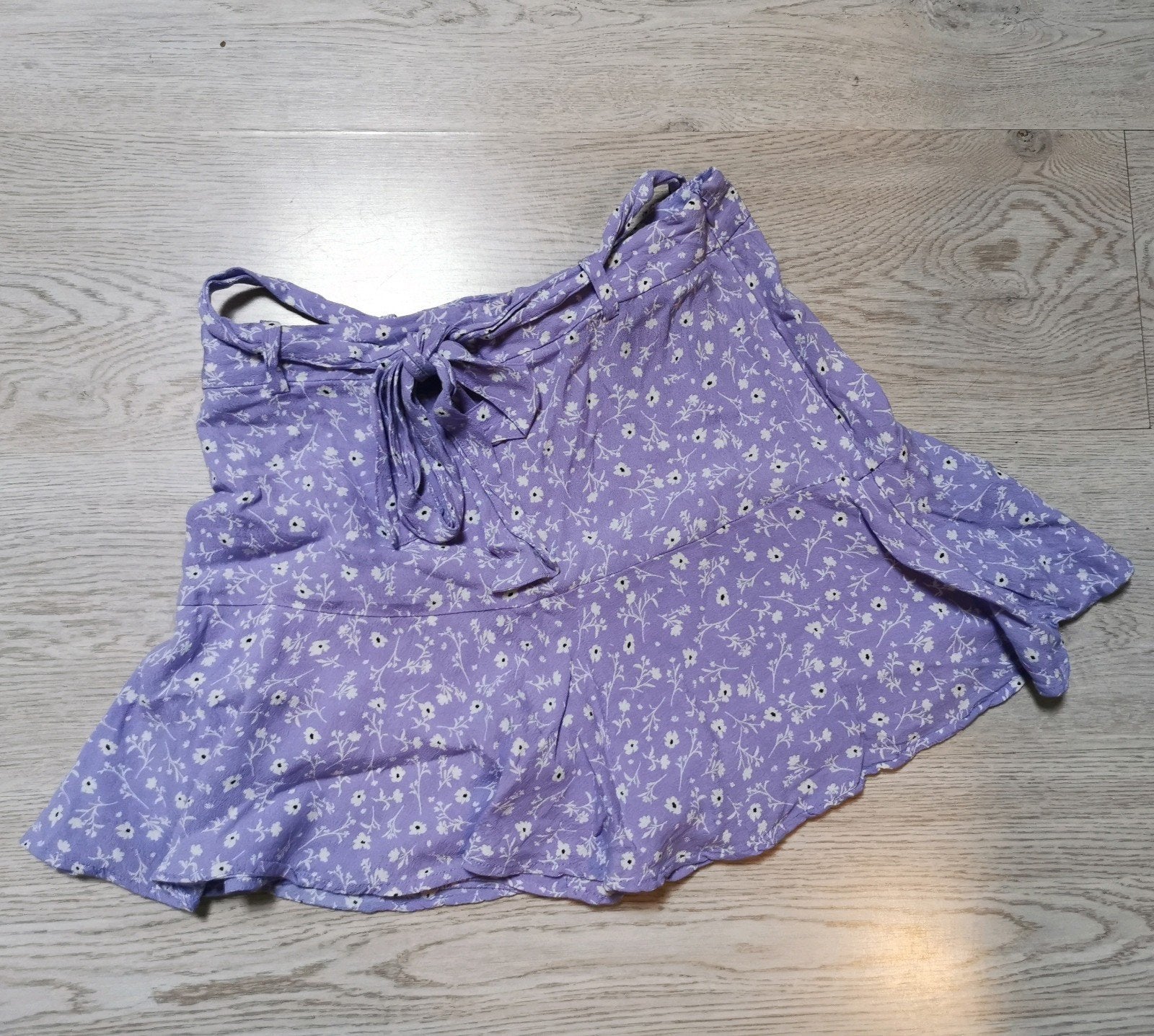 Lila broekrokje met bloemenprint - Zara Maat M, Kleding | Dames, Rokken, Maat 38/40 (M), Zara, Paars, Ophalen of Verzenden