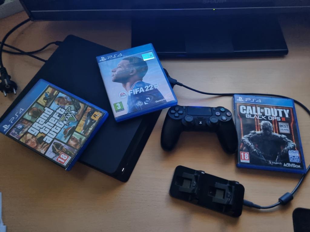 Playstation 4 Slim 1TB. Met 42-inch Tv, Spelcomputers en Games, Spelcomputers | Sony PlayStation 4, Met games, Ophalen of Verzenden