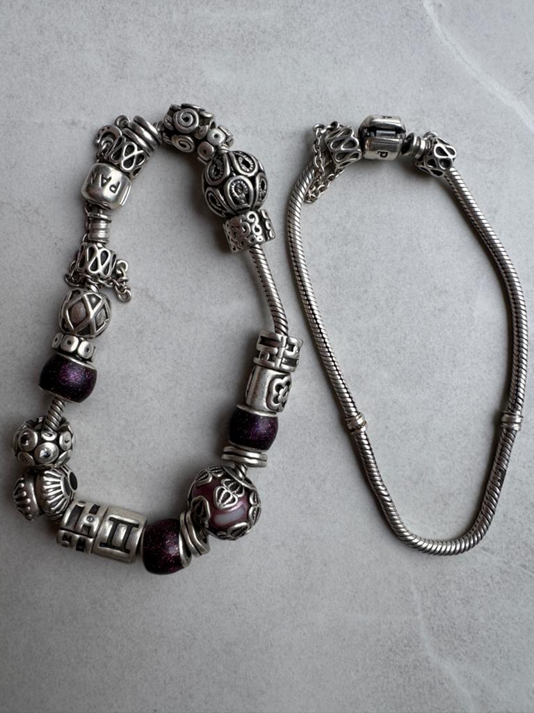 2 Originele Pandora Armbanden 22cm met Bedels & Veiligheidsk, Gebruikt, Ophalen of Verzenden, Met bedels of kralen, Zilver
