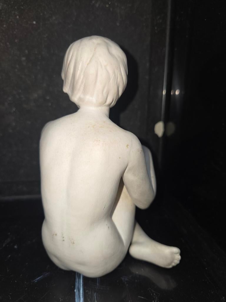 Beeldje van een zittende vrouw Goebel, Verzamelen, Beelden en Beeldjes, Ophalen of Verzenden, Zo goed als nieuw, Mens