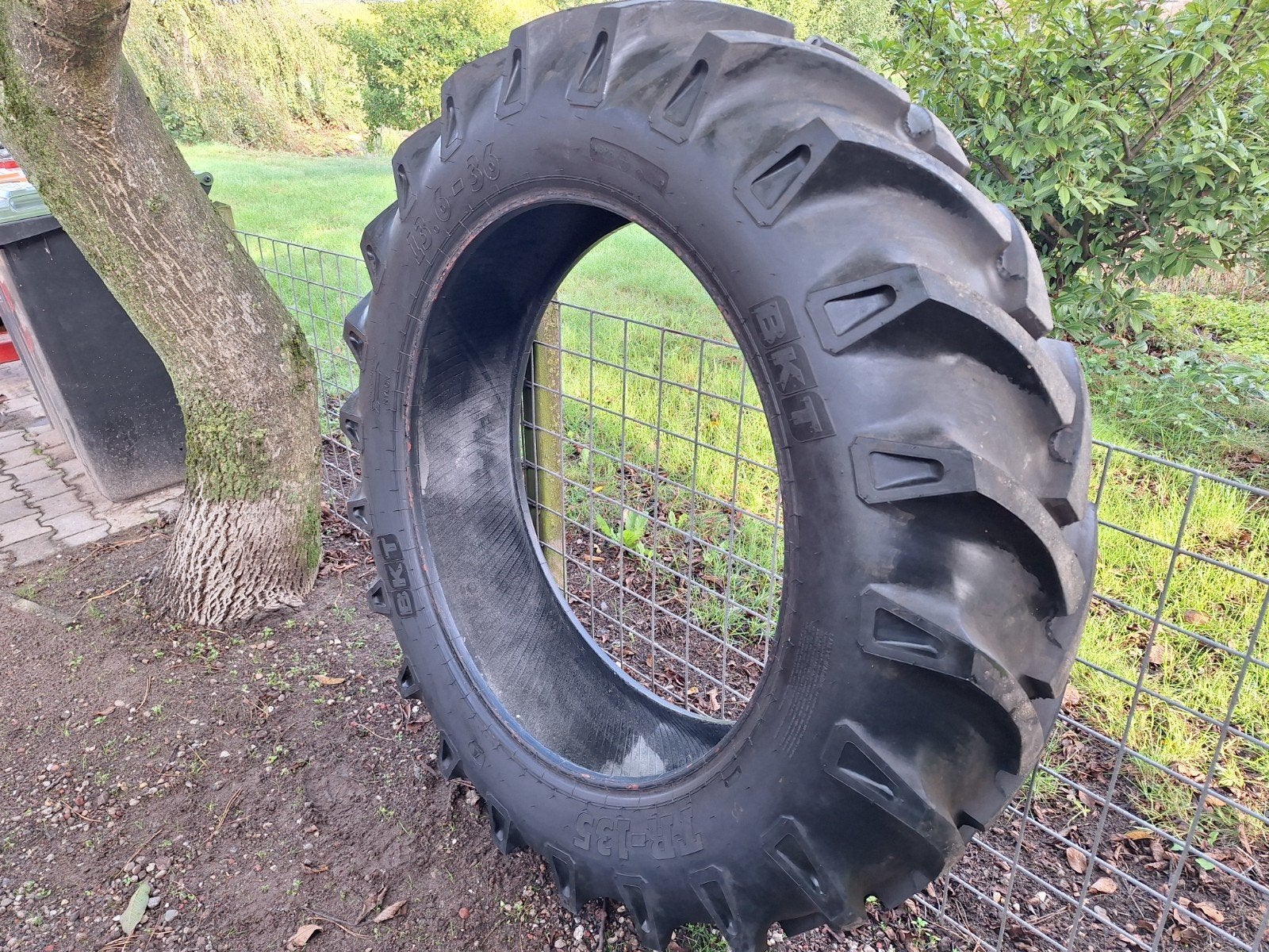 Te koop, 1 BKT band 13.6 X 36 TR 135. ZGAN, Ophalen