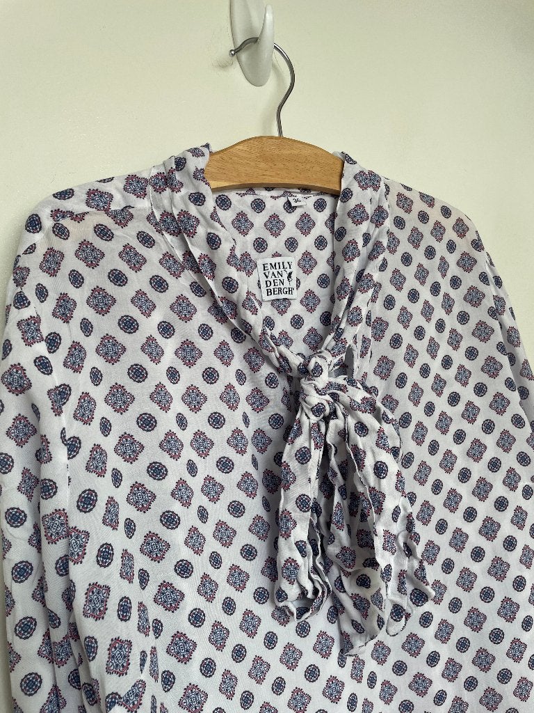 Emily van den Bergh blouse maat 36 blauw wit strik, Hinsbecker Straße 5 A, 47929 Grefrath, Duitsland, Blauw, Emily van den Bergh