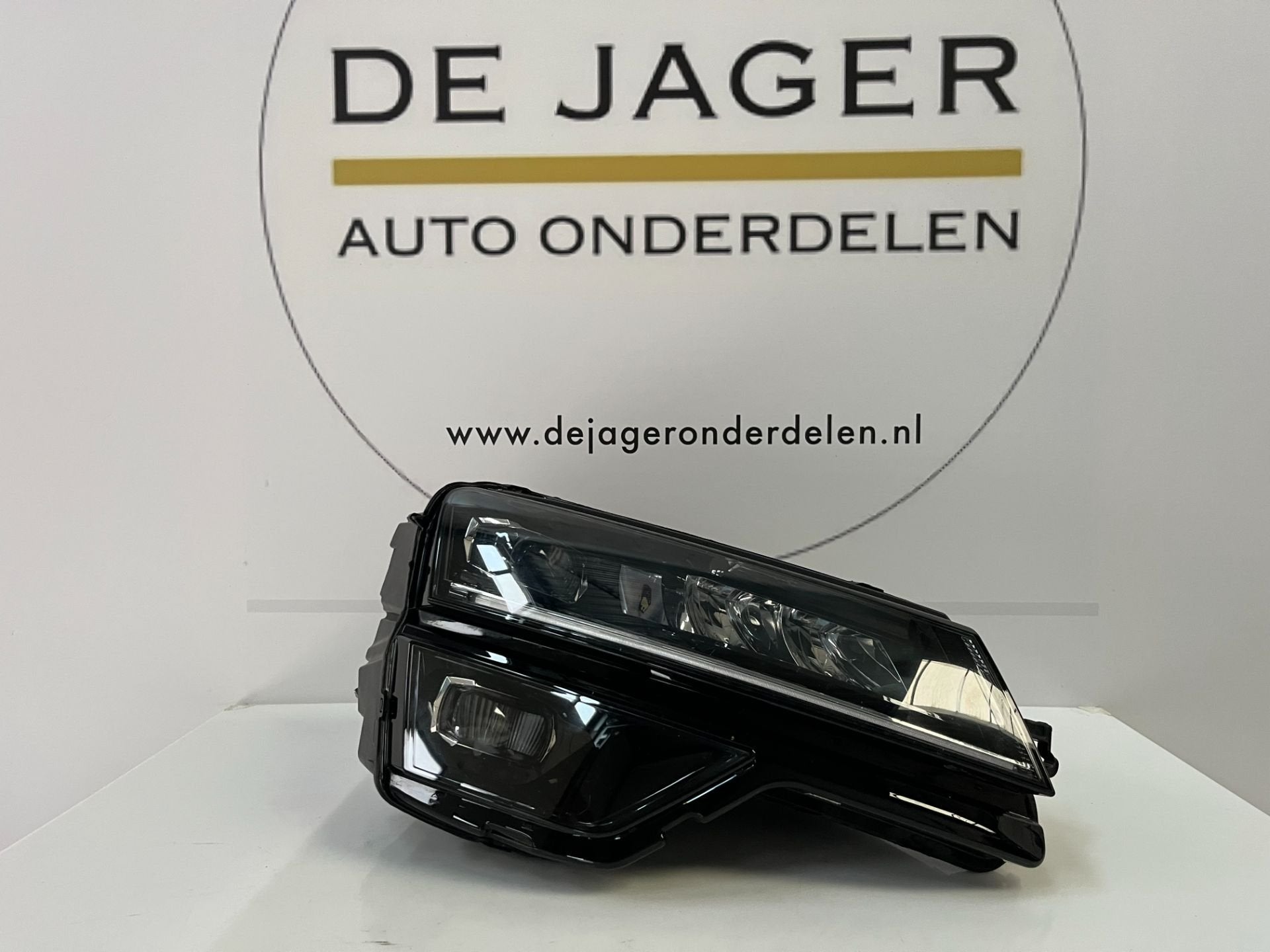 SKODA KAROQ VOL LED KOPLAMP RECHTS MODULE 57B941016D, Skoda, Skoda Auto a.s., Gebruikt, Infoline@skoda-auto.cz