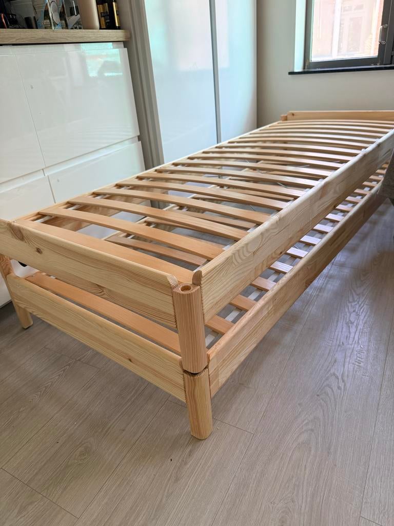IKEA UTAKER bed 2x, z.g.a.n. met garantie, Huis en Inrichting, Slaapkamer | Bedden, Ophalen, Zo goed als nieuw, 80 cm, 200 cm