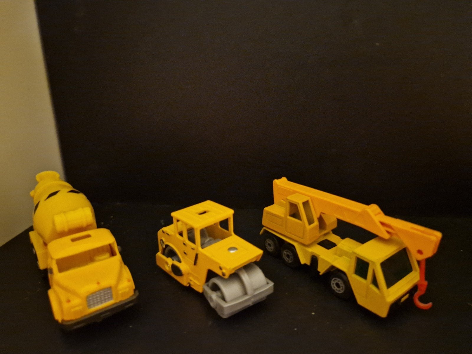 Set van 3 Gele Speelgoed Voertuigen: Betonmixer, Wals, Kraan, Ophalen of Verzenden, Gebruikt