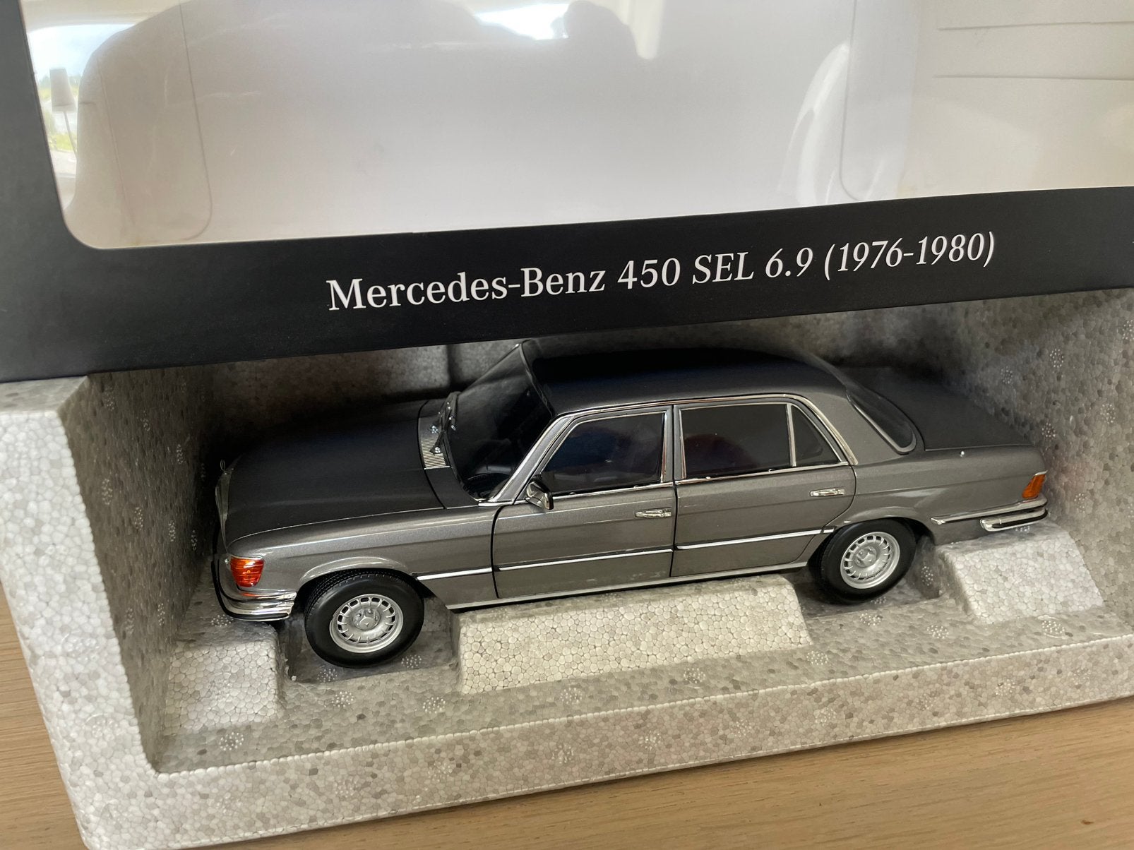 Mercedes Benz W116 450 SEL 6.9. 1:18, Hobby en Vrije tijd, Modelauto's | 1:18, Ophalen of Verzenden, Zo goed als nieuw, Norev