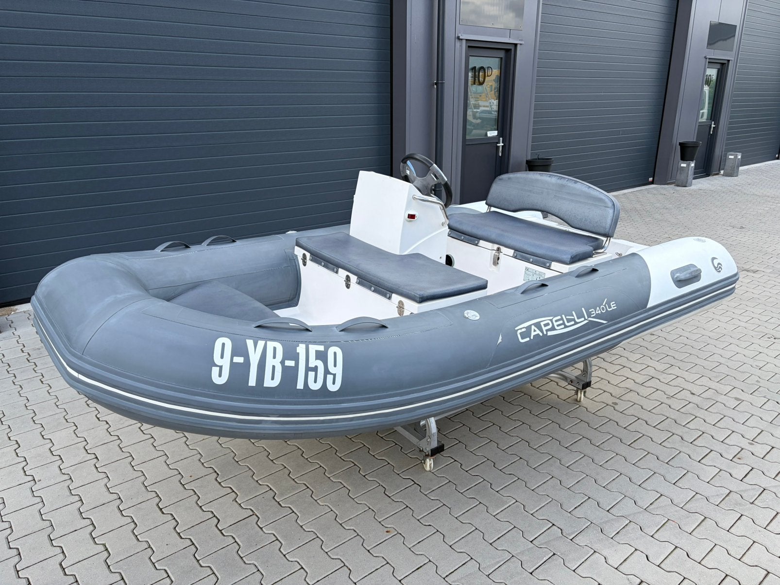 Capelli 340LE hypalon console RIB
