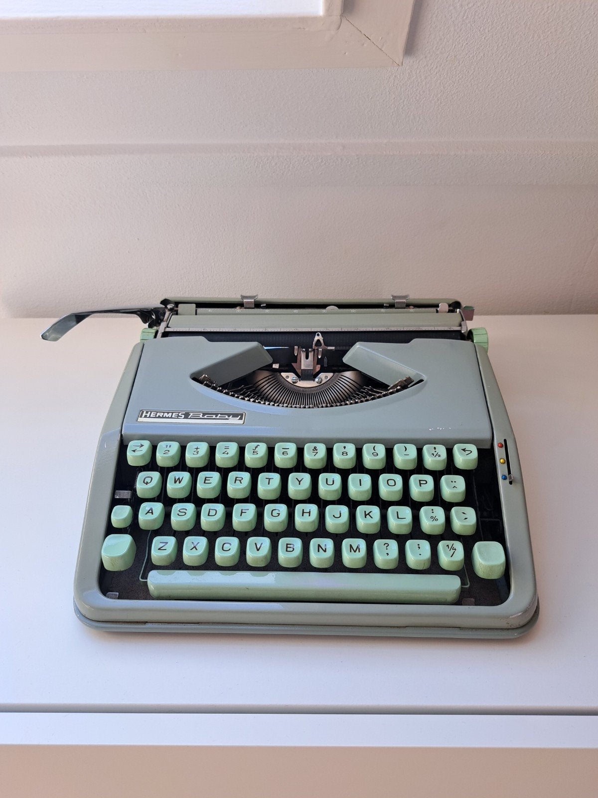 Vintage mintgroene originele Hermes Baby typemachine, Diversen, Typemachines, Ophalen of Verzenden