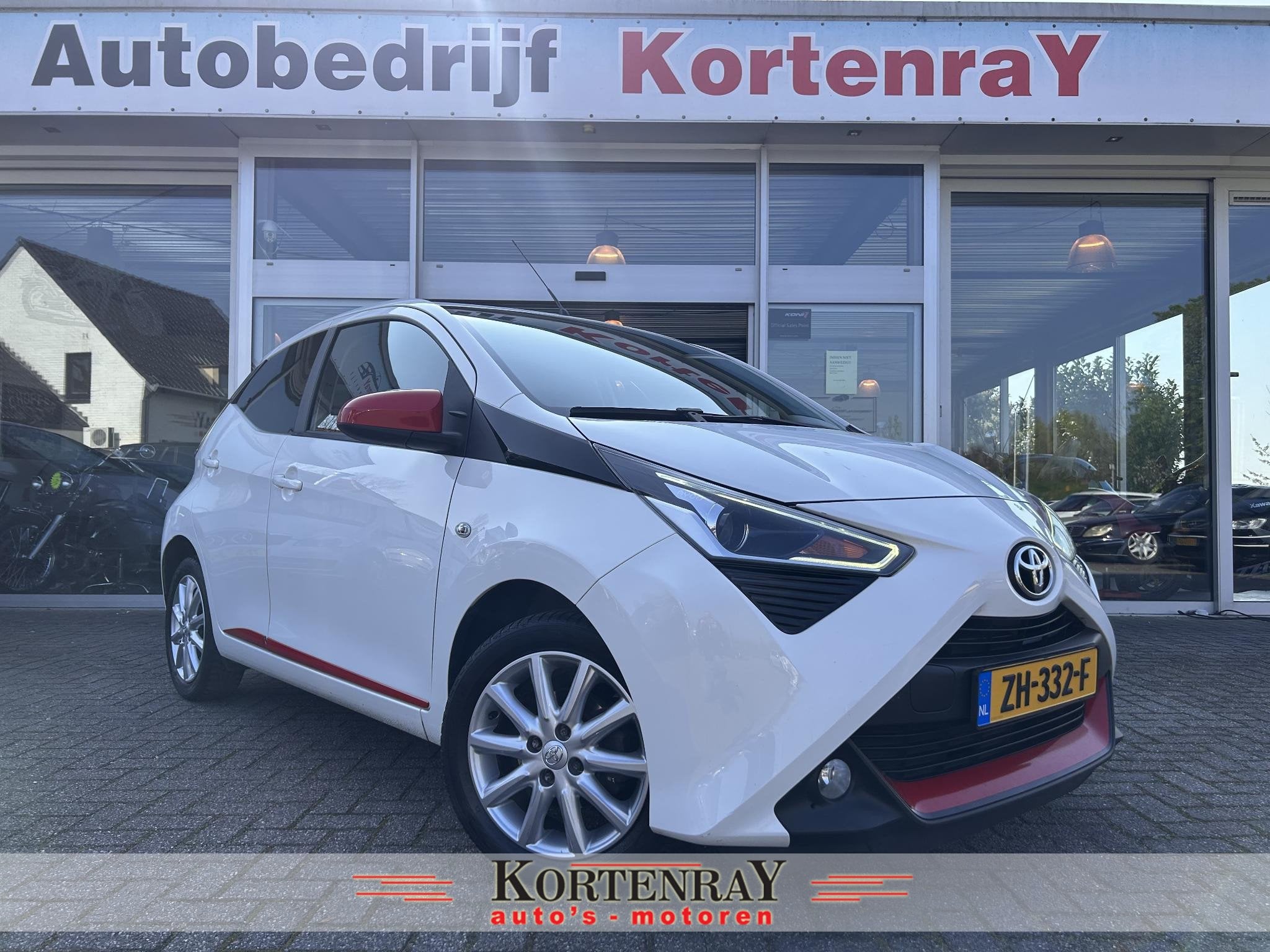Toyota Aygo 1.0 VVT-i x-joy automaat/carplay met camera/navi, Dealer onderhouden, Stof, Gebruikt, Euro 6