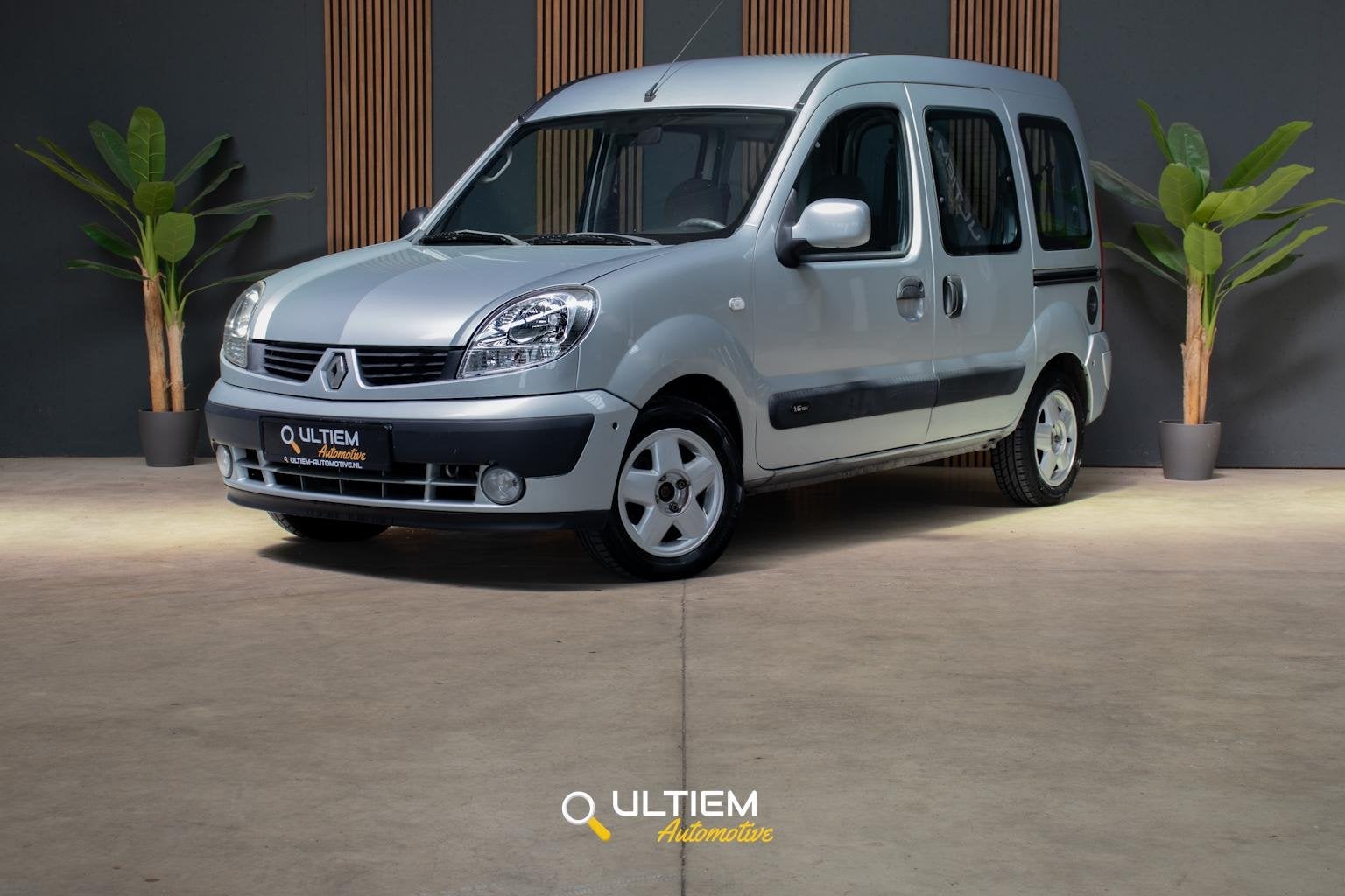 Renault Kangoo 1.6-16V Automaat | Rolstoellift Mindervalide, Auto's, Stof, Gebruikt, 1095 kg, 49 €/maand
