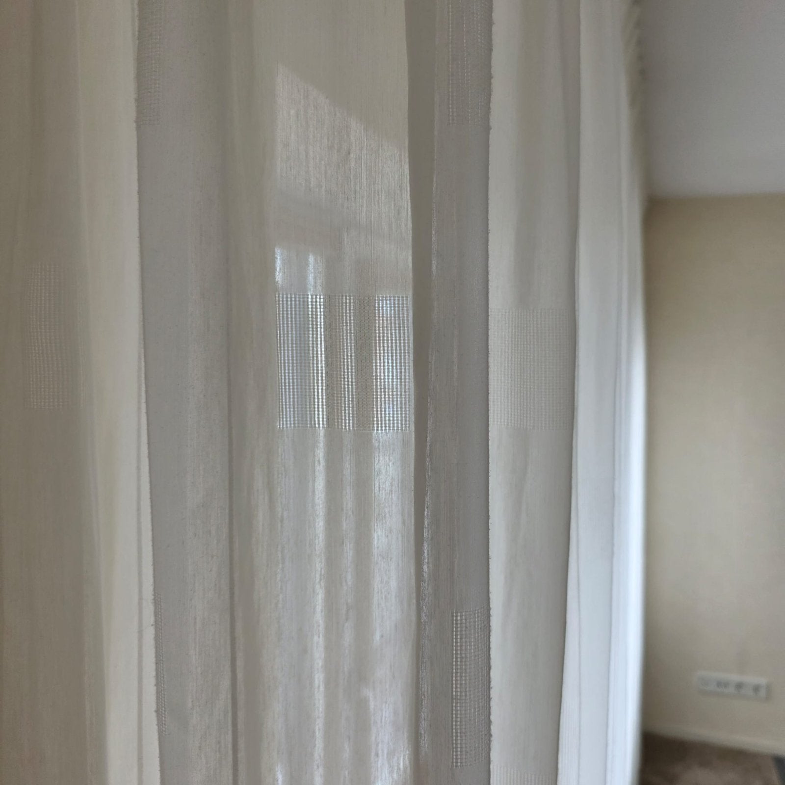 Witte vitrage met klein dessin en loodveter, Ophalen, Zo goed als nieuw, Wit, 200 cm of meer