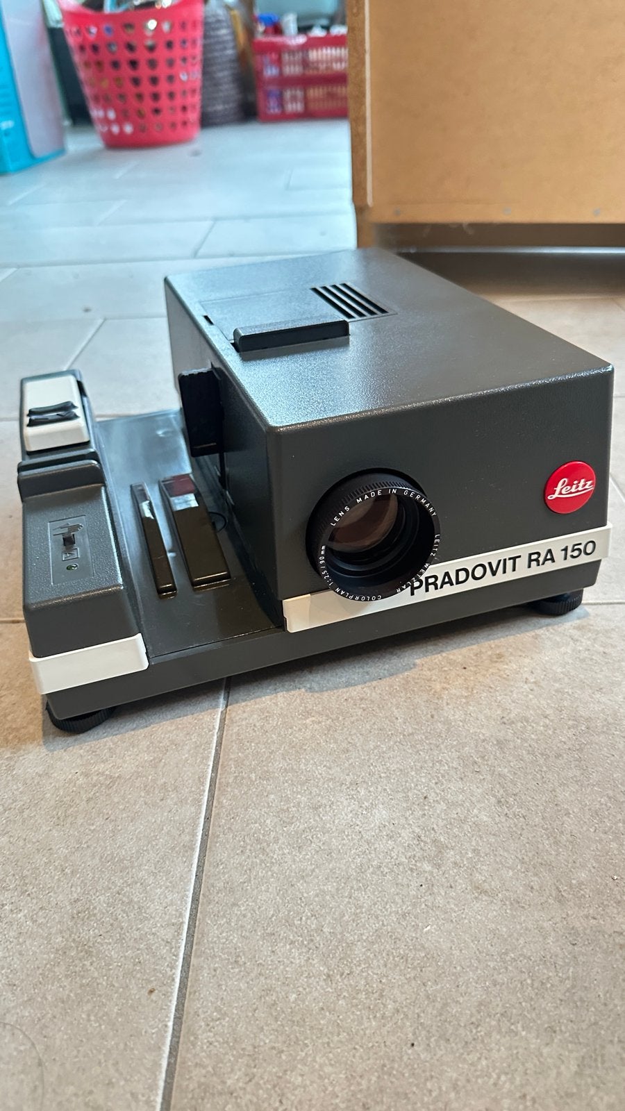 Leitz Pradovit RA 150 diaprojector met Colorplan lens, Audio, Tv en Foto, Ophalen of Verzenden, Zo goed als nieuw