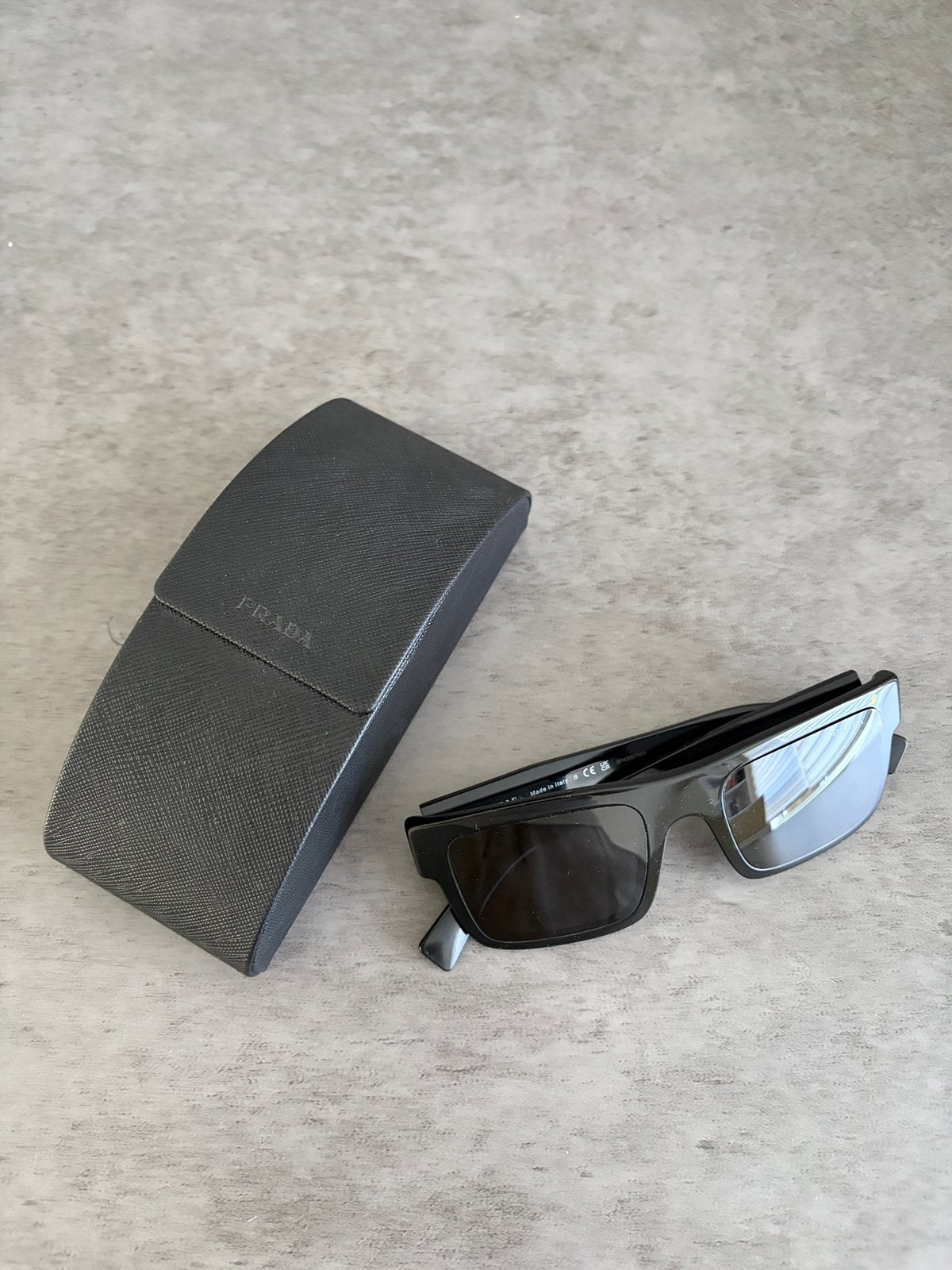 Prada PR 19WS zonnebril - origineel met doos en bon, Sieraden, Tassen en Uiterlijk, Overige merken, Gebruikt, Zonnebril, Zwart
