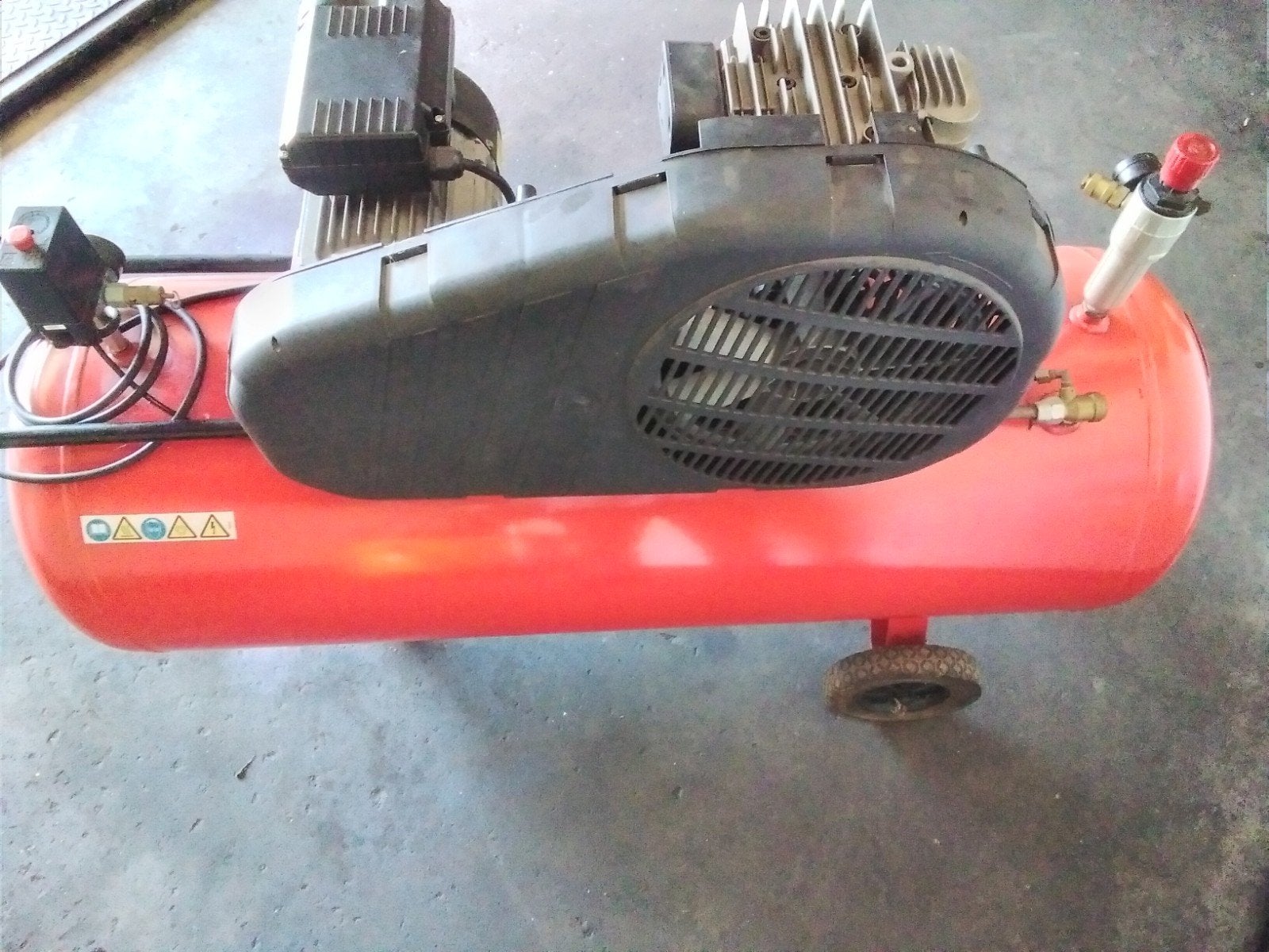 Mecafer Luchtcompressor - 200 liter tank, 3 PK, Doe-het-zelf en Verbouw, Compressors, Ophalen