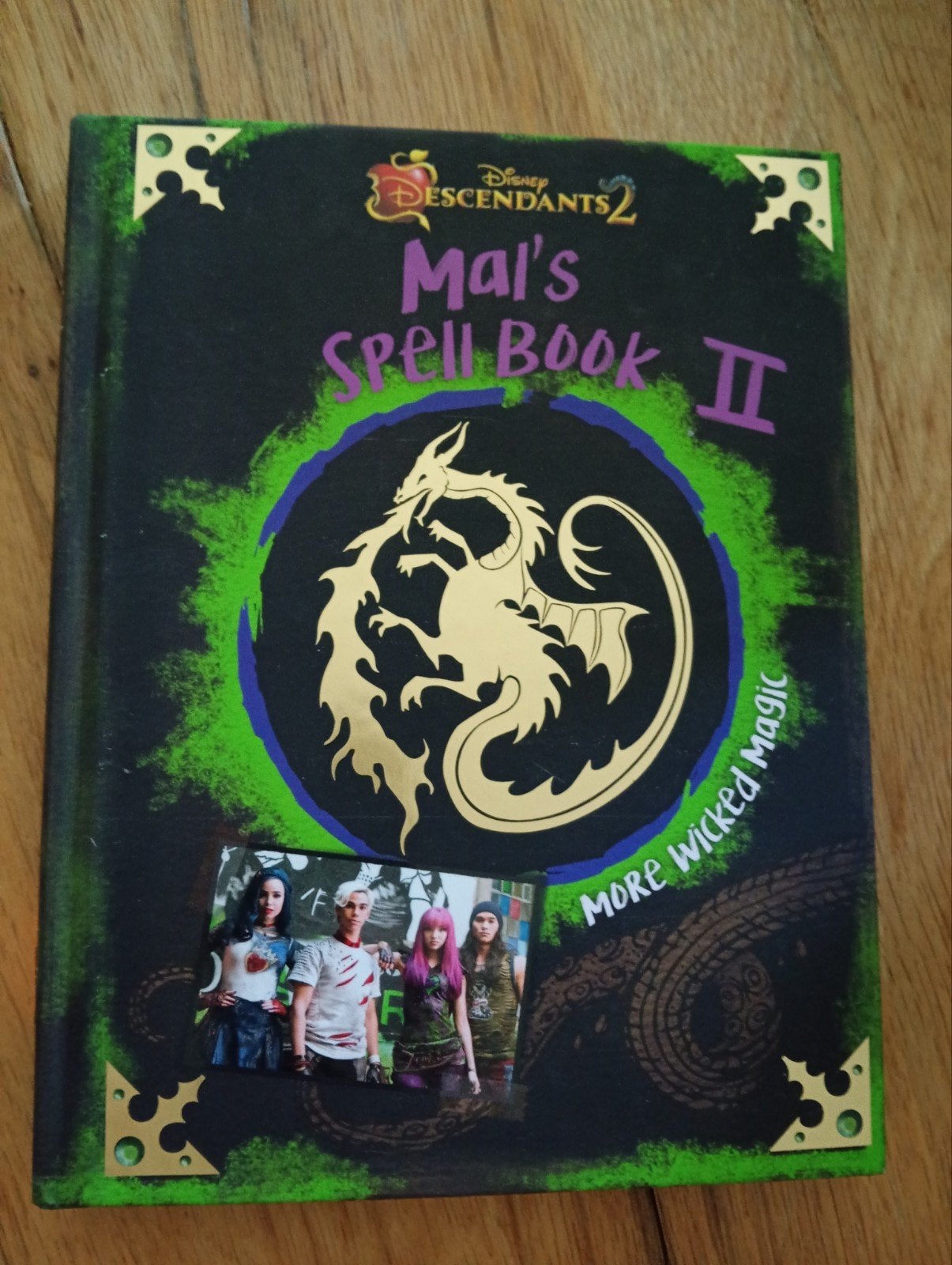 Disney Descendants 2 Mal's Spell Book II - More Wicked Magic, Ophalen of Verzenden, Zo goed als nieuw