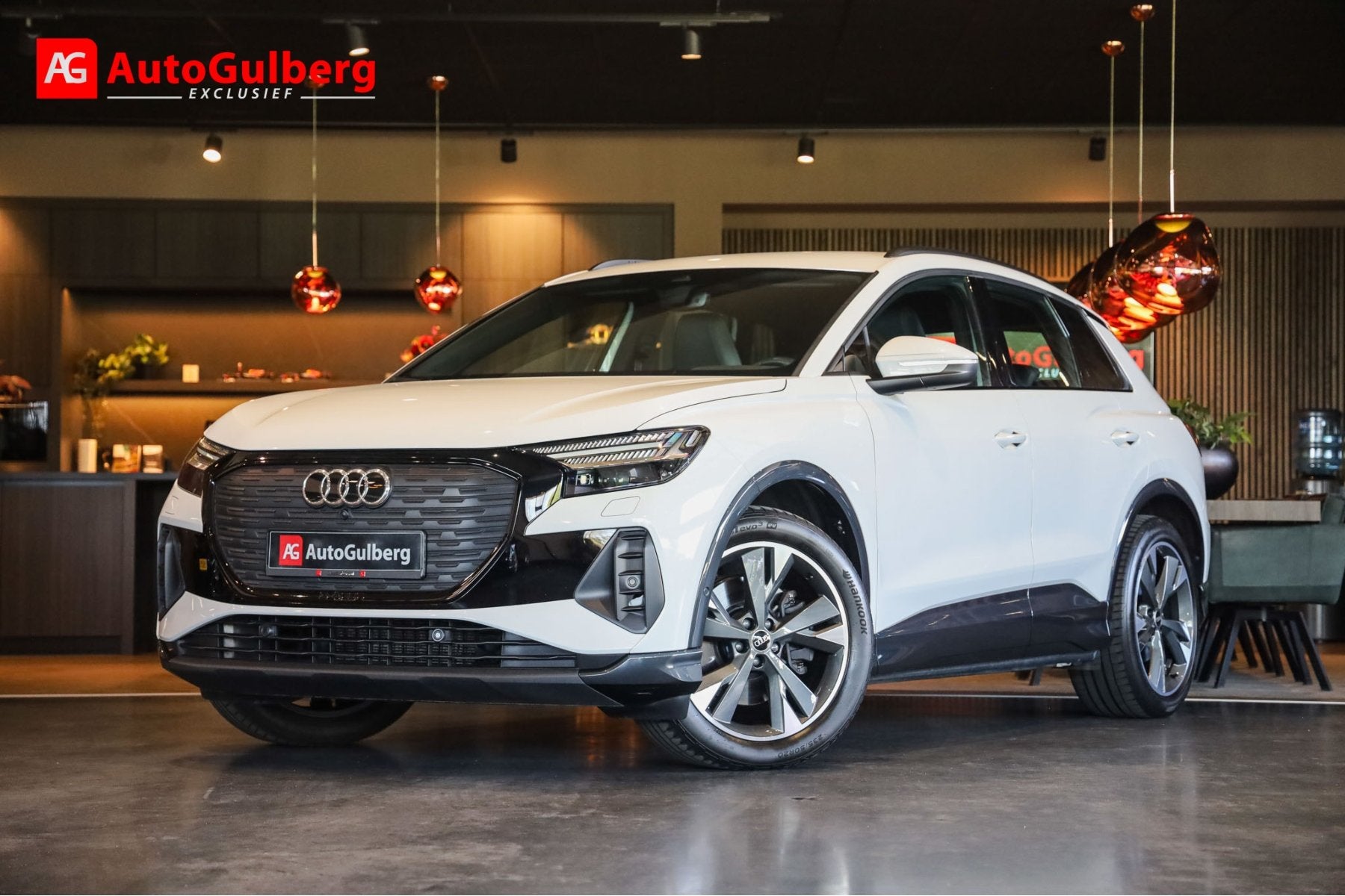 Audi Q4 e-tron 50 quattro S edition 77 kWh Sportstoelen ruit, Auto's, Audi, Automaat, Zwart, 2135 kg, Wit