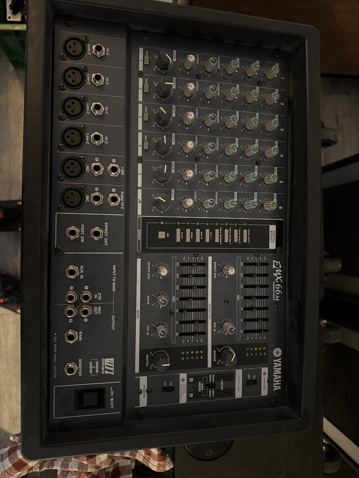 Yamaha EMX66M Powermixer - Compacte en Krachtige Mixer, Muziek en Instrumenten, Mengpanelen, Ophalen, Gebruikt, 5 tot 10 kanalen