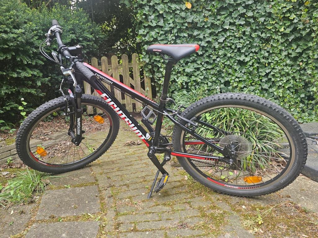 Mountainbike zwart/rood met 24 inch banden Eightshot te koop, Fietsen en Brommers, Fietsen | Mountainbikes en ATB, Minder dan 45 cm