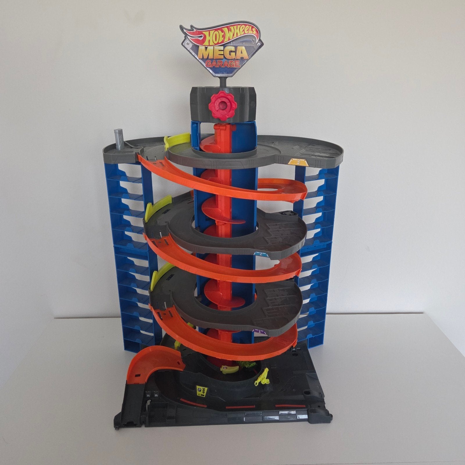 Hot Wheels Mega Garage Racebaan, Kinderen en Baby's, Speelgoed | Racebanen, Ophalen, Racebaan, Zo goed als nieuw, Hot Wheels