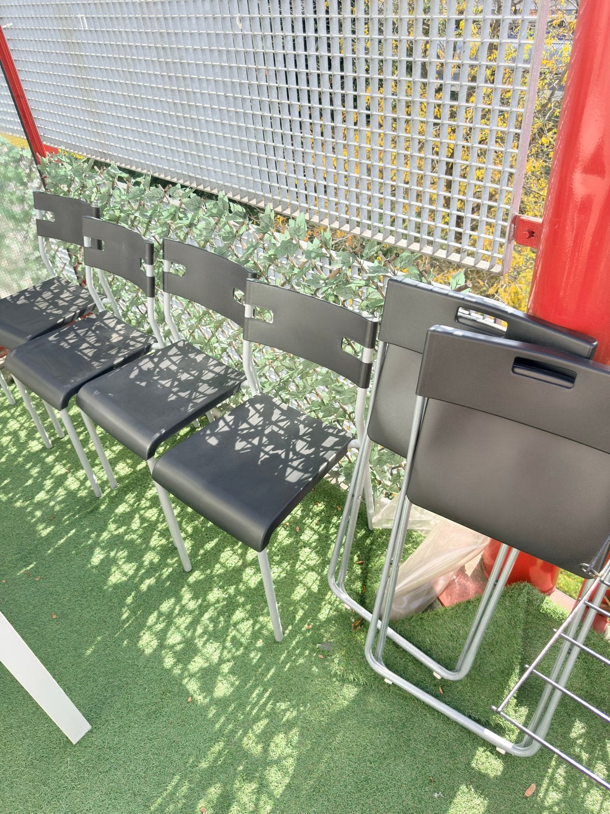Zwarte stapelbare stoelen - 6 stuks, Ophalen, Kunststof, Gebruikt, Zwart