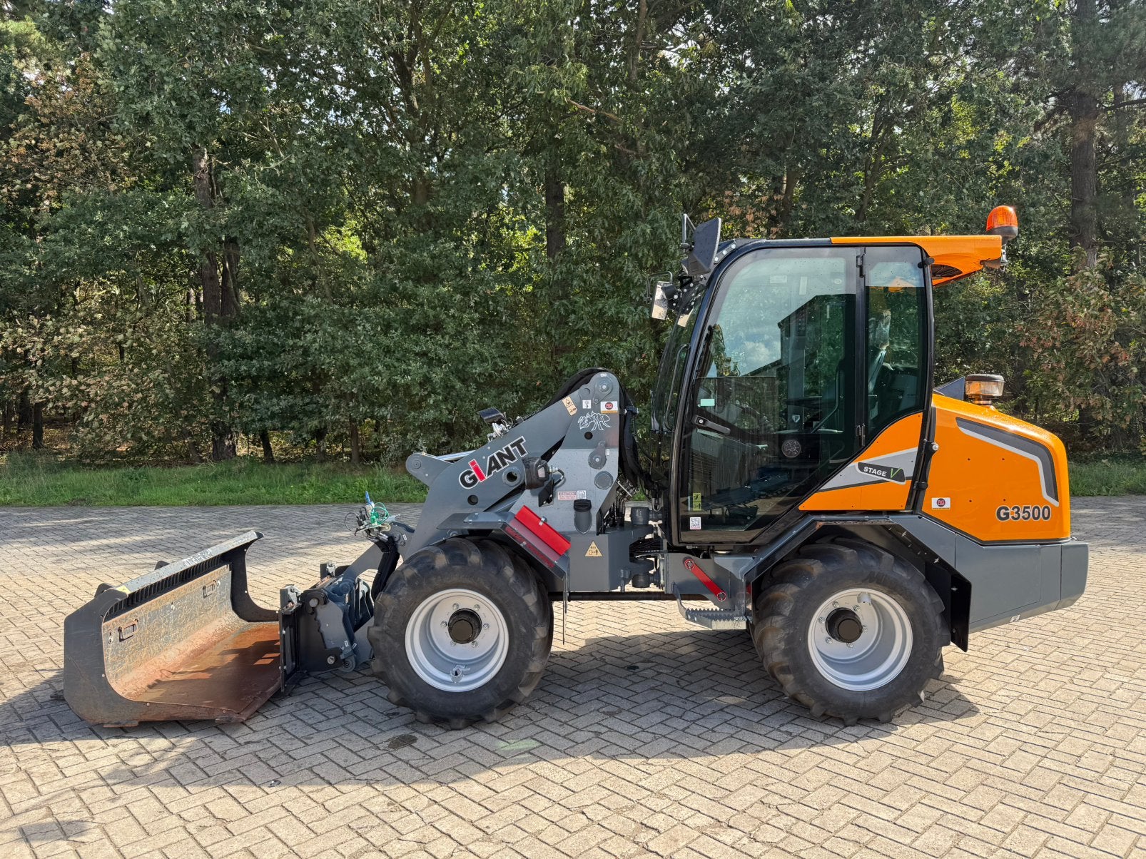 Giant G3500, Ophalen, Wiellader of Shovel