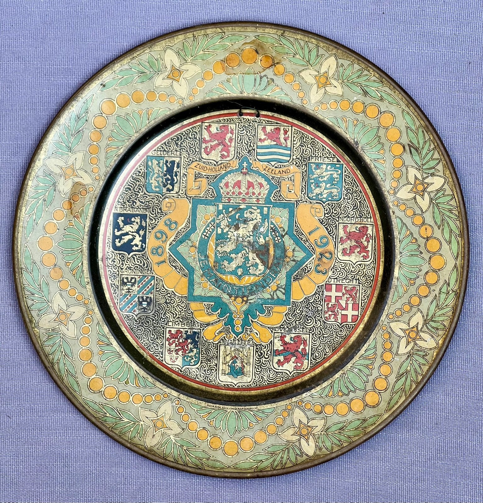 Metalen Jugendstil bord 29 cm: 25 jaar Wilhelmina. ZELDZAAM, Antiek en Kunst, Antiek | Wandborden en Tegels, Verzenden