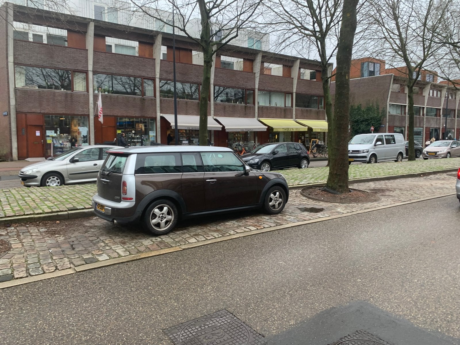 Mini Clubman 1.6 16V Cooper 2009 Bruin, Auto's, Voorwielaandrijving, 4 cilinders, Bruin, 4 stoelen