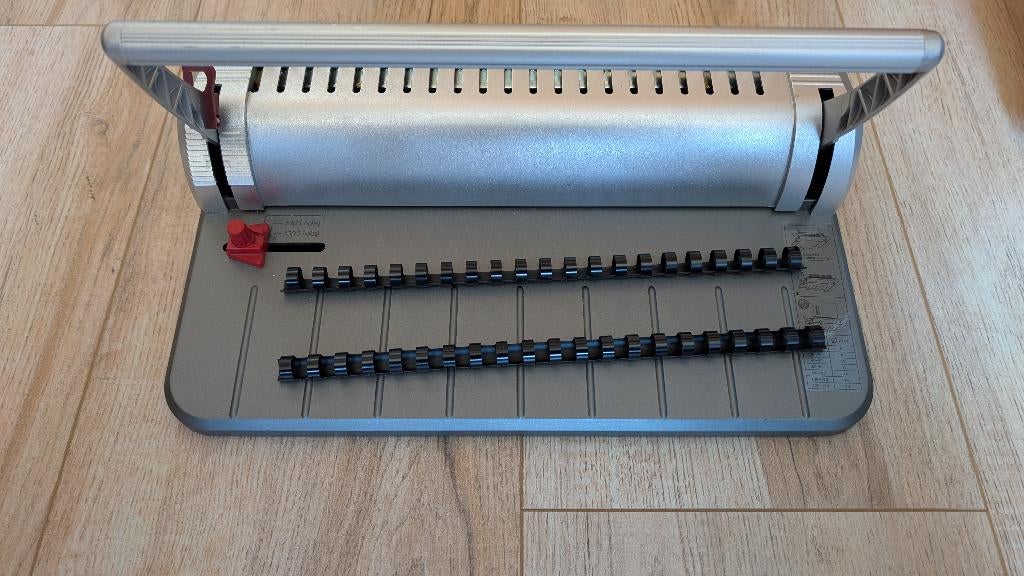 B2950 inbindmachine  in prima staat, Diversen, Ophalen of Verzenden, Gebruikt