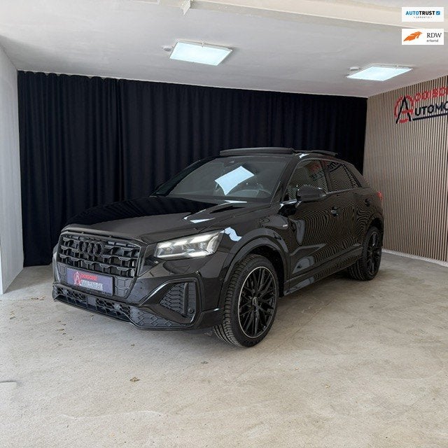 Audi Q2 35 TFSI S Line. Pano/ cam/drive/ black pakket voll!, Auto's, Audi, 4 cilinders, 150 pk, Leder en Stof, Zwart